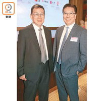 香港中華總商會副會長李應生（右）同香港食品委員會副主席黃光輝（左）都係中藥界嘅前輩，兩人老友鬼鬼。