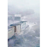 柴灣<br>維港水位上升，整個柴灣貨物區猶如在水中央。（互聯網圖片）