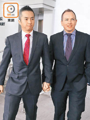 梁鎮罡（左）獲准就爭取同性配偶福利和共同報稅案進行終審上訴。