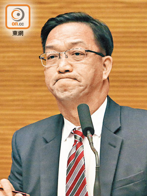 劉業強要求相關部門盡快清理、修復同重建鄉郊。（陳嘉順攝）