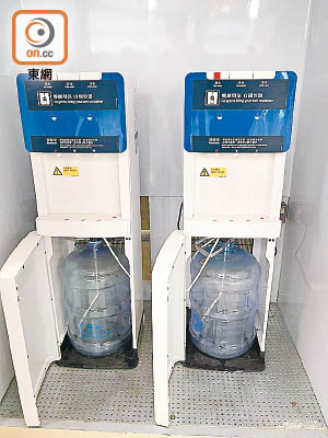 西九站水機無水，乘客不滿無水飲。