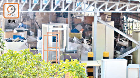政府讓歐綠保在官地九龍灣綜合回收中心擺放廢電器。