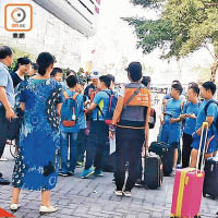 第一日<br>上午九時，小童於福田口岸集合，由導師帶領過關。