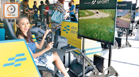 有賽車運動員聯同遊戲公司舉辦電競賽車比賽，冀望培育本地賽車手。（林希孺攝）