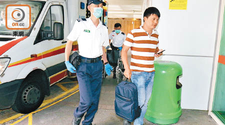 內地男乘客受傷送院。（馬竟峯攝）