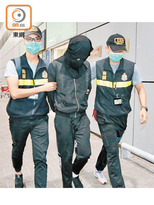 被捕的十九歲男生。（文健雄攝）