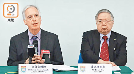 史秉士（左）表明，不會放寬最低入學門檻。右為韋永庚。