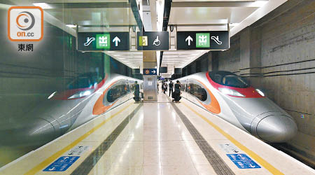 港鐵向本港一萬七千多名全職員工免費送出兩套來回深圳北或福田車站的二等座高鐵車票。