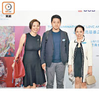 聯合國兒童基金香港委員會策略夥伴潘蕙雯（左起）、地產集團代表廖佳偉及珠寶集團高層劉馨而都好支持藝術展，希望喚起大家對下一代嘅無私關愛。