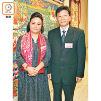 黃祉穎（左）搞藝術展覽，望社會少啲戾氣。右為中國藏語系高級佛學院常務副院長王長魚。
