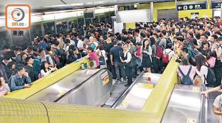 港鐵上月爆發「四線齊冧」事故，令全港市民叫苦連天。