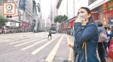 香港空氣污染問題嚴重，銅鑼灣成為重吸煙區。