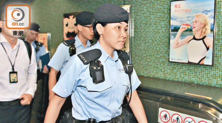一名女警早前在港鐵站開槍制服疑犯。