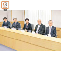 時任政務司司長林鄭月娥（中）等官員當年曾與學聯代表會面。