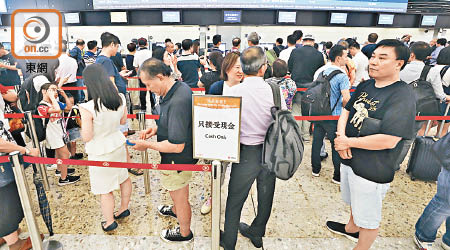港人乘搭廣深港高速鐵路香港段的比例較內地及外國籍乘客低。