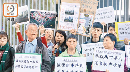 多個團體請願，要求關注區內興建新街市或現時街市的情況。（高嘉業攝）