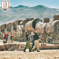 「火車墳場」位於玻利維亞烏尤尼鹽湖，是當地著名旅遊景點。