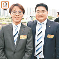 李聖潑（右）笑談自己名字嘅典故，旁為樂善堂副主席蘇裕康。