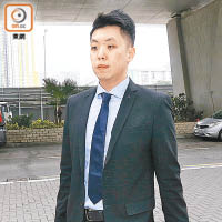 警員林錦華表示他負責在片段中，追蹤「疑似被告」的出現路線。