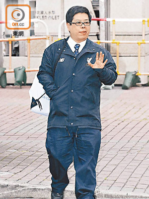被指有「內八」步姿的被告林子健，昨在庭上多次干擾審訊。