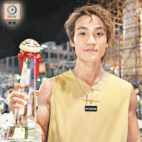 黎志偉曾於○八年贏得長洲太平清醮搶包山比賽冠軍。