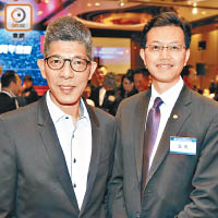傑出青年協會前主席姜炳耀（左）同工聯會會長吳秋北（右）互相謙稱向對方學好多嘢。
