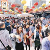 今年黃大仙祠將於年三十晚上九時起開放予公眾參拜。