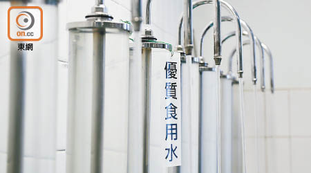水務署為十一所大型濾水廠安裝氯氣生產機組為食水消毒。