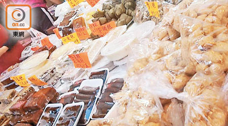 大埔墟<br>散裝賀年糕點及油器，未有按法例提供營養標籤予消費者查閱。