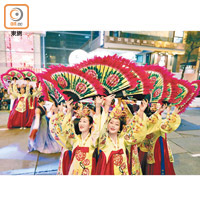 韓國藝術綜合大學帶來傳統舞蹈。