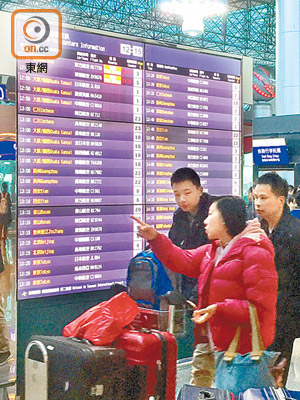 華航機師罷工，桃園機場有不少旅客受影響。（黃江洪攝）