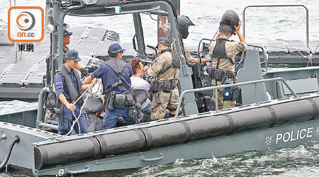 水警過去三年共拘捕逾一千二百名偷渡客。