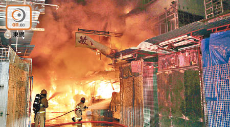 一一年花園街四級大火波及兩座唐樓，最終造成九死三十四傷。