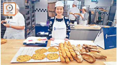嘉鎂自初中起愛上做甜品，到法國更學會了焗法式麵包。（受訪者提供）