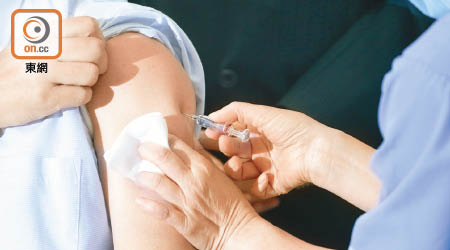 四十七名病人被重複注射了流感或肺炎球菌疫苗。