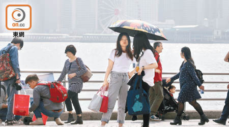 剛過去的冬季是本港一百三十四年以來最暖的冬季，稍暖天氣亦會延續至春天。（高嘉業攝）