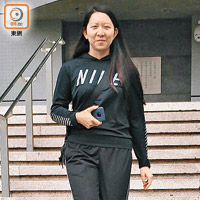 女被告鄭芷琪阻礙公職人員罪成被判罰款。