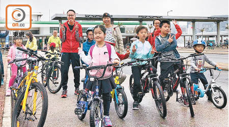 單車日活動區內逾百名居民參與。（樂活紅磡提供）