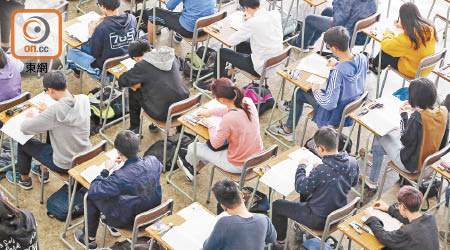 資深評卷教師提醒文憑試考生在中文科小心審題。