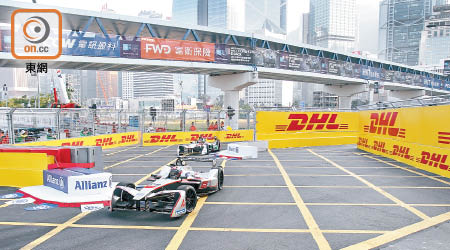 Formula E賽車錦標賽期間，天橋將實施人流管制。