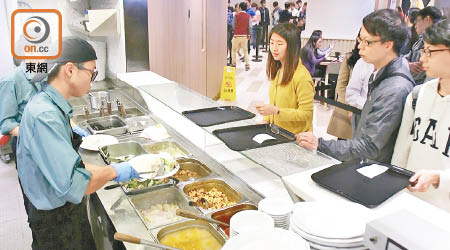 八大鼓勵學生及教職員在校園用餐或購物時，自攜各種可重用物品。