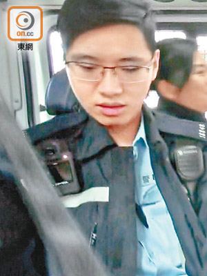 衝鋒隊警員「阿龍」開槍制服疑兇。（梁志雄攝）