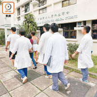 醫委會通知港大醫學院，今年起縮短醫科畢業生實習前培訓時間至三周。