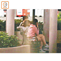 荃灣<br>吸煙<br>荃灣海濱公園晚間沒有保安當值，夜青更公然吸煙。