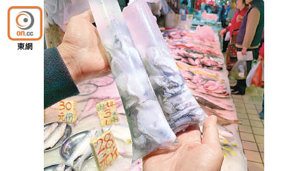 本報在各區街市購買十八個生蠔樣本，發現全部樣本含微塑膠。
