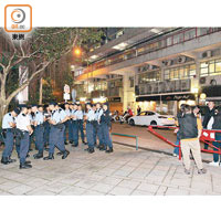 大批警員到寶林邨調查。