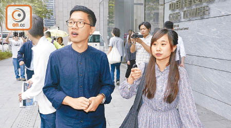 羅冠聰（左）嘅女友袁嘉蔚（右）已退出香港眾志。