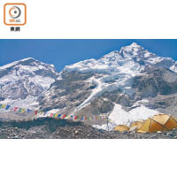 珠穆朗瑪峰幾乎每日也發生雪崩。（受訪者提供）