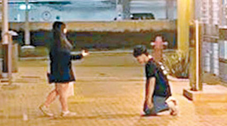 日前有網民上載一名男子在微胖女前下跪的照片，惹來一群網民熱烈討論。（互聯網圖片）