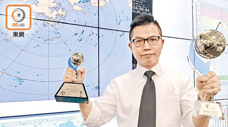 天文台的「小渦旋」城市臨近預報系統，獲今年香港資訊及通訊科技獎的商業方案大獎。圖為黃偉健。（何青霞攝）
